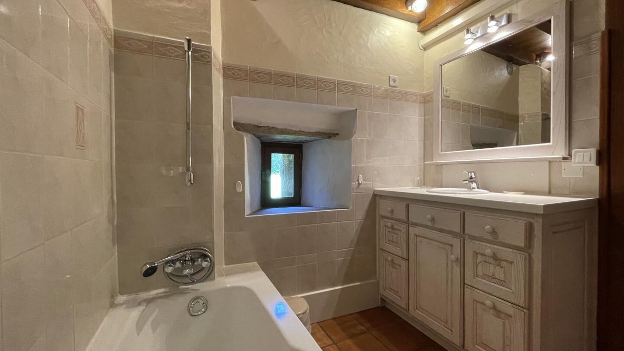 Photo of Bathroom in Sare