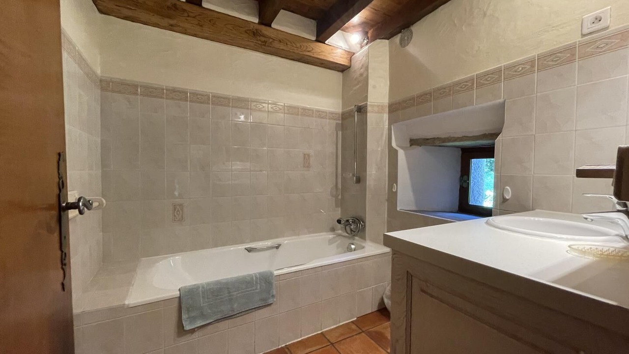 Photo of Bathroom in Sare