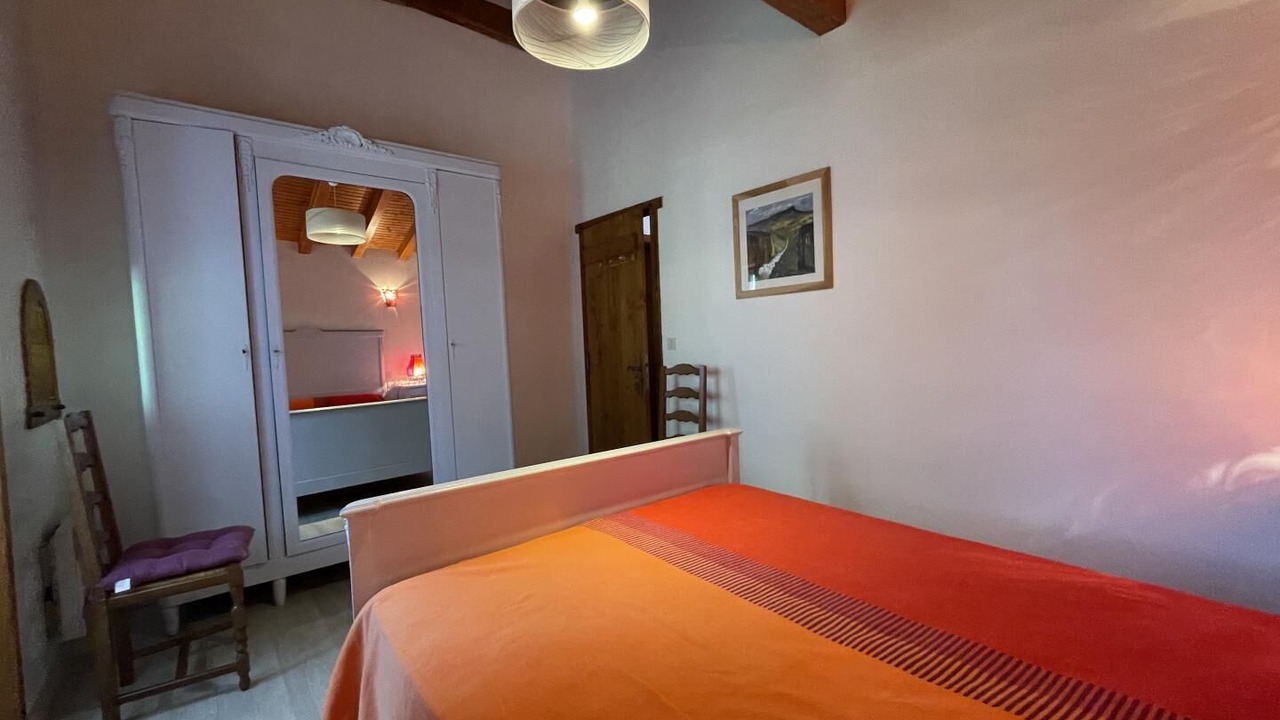 Photo of Bedroom in Sare