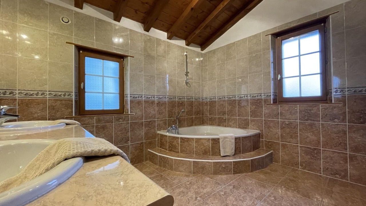 Photo of Bathroom in Sare