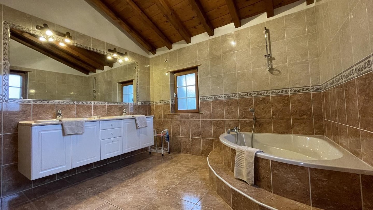 Photo of Bathroom in Sare