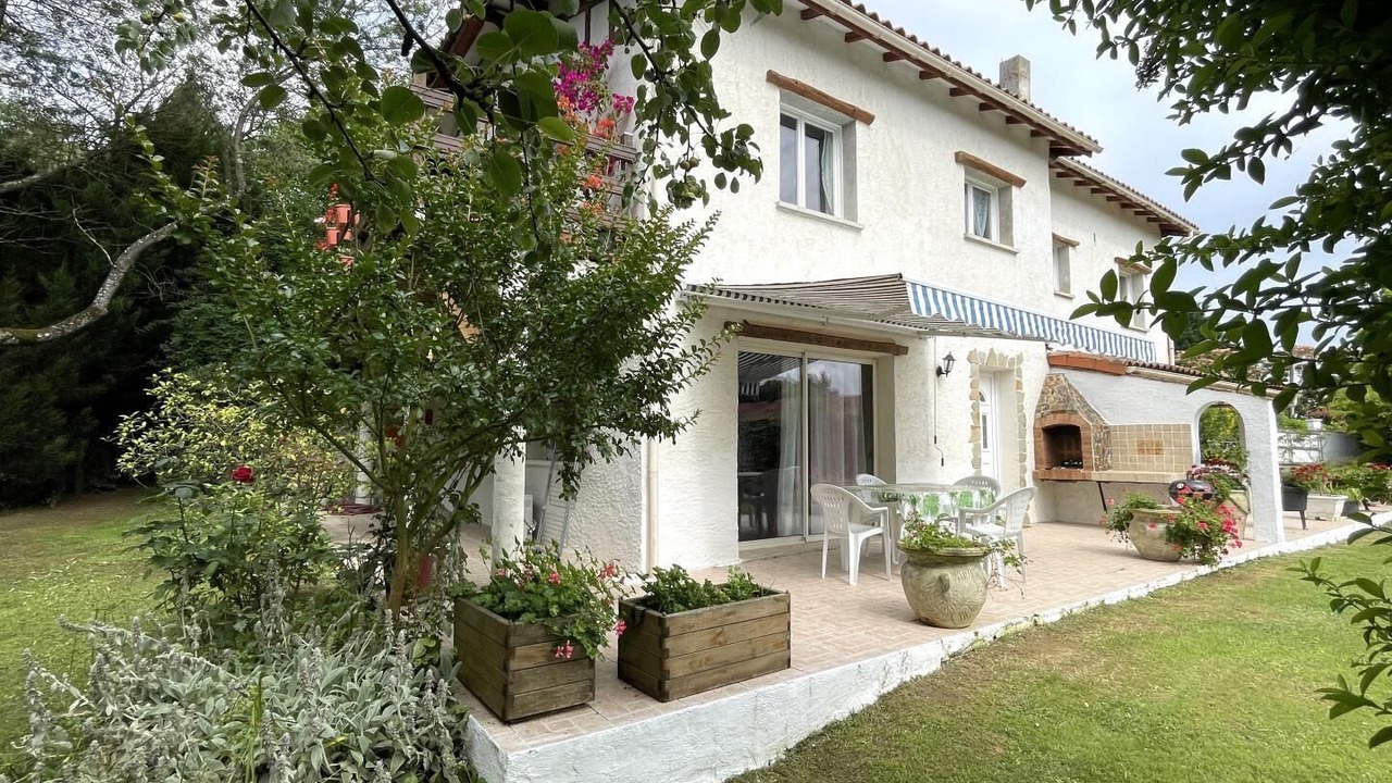 Photo of Outdoor in Saint-Pe-de-Leren