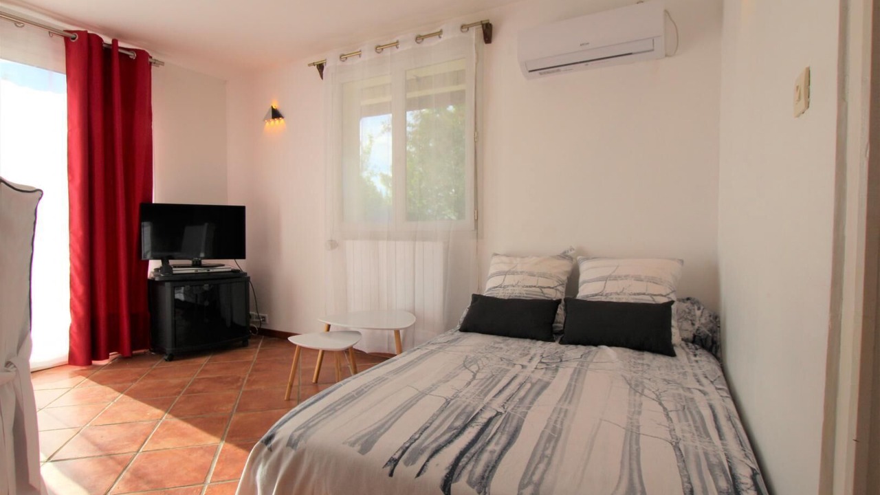 Photo of Bedroom in Saint-Pe-de-Leren