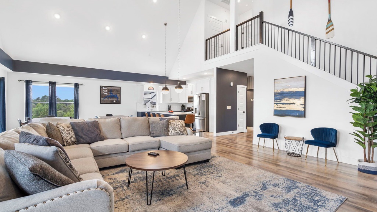 Photo of Livingroom in Hollister