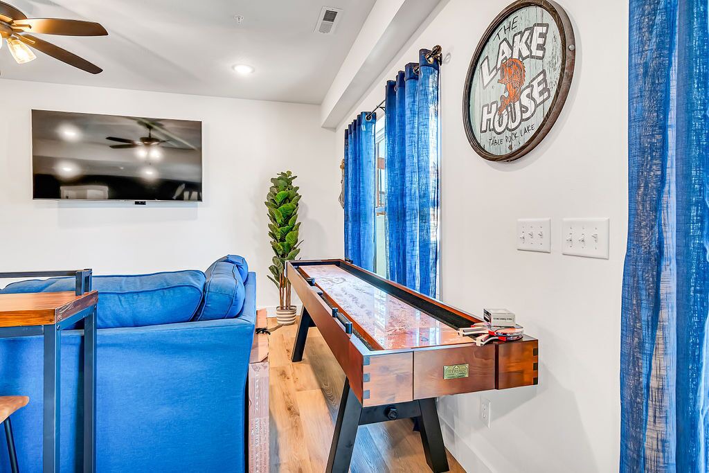 Photo of Livingroom in Hollister