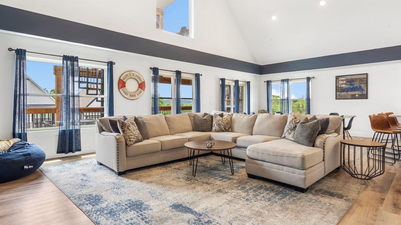 Photo of Livingroom in Hollister