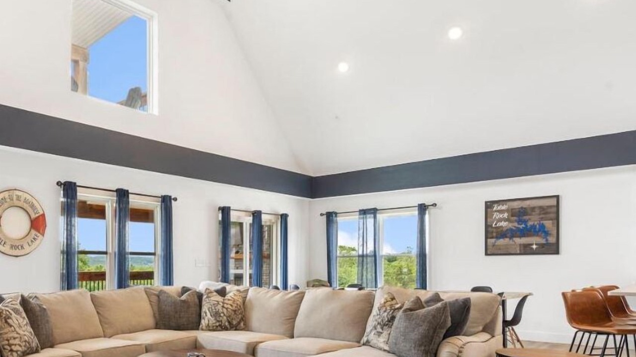 Photo of Livingroom in Hollister