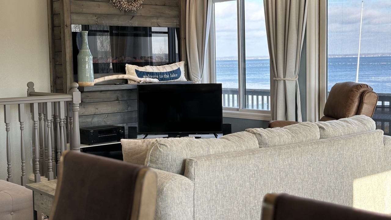 Photo of Livingroom in Houghton Lake