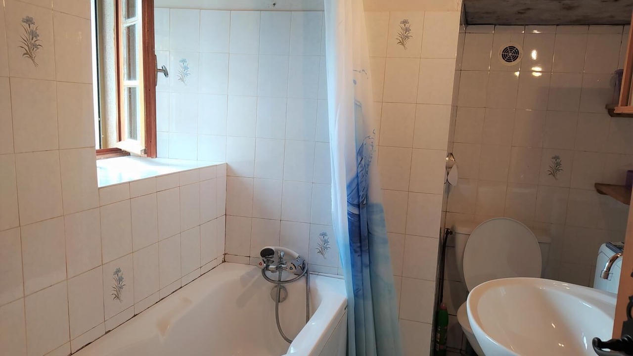 Photo of Bathroom in Laval-du-Tarn