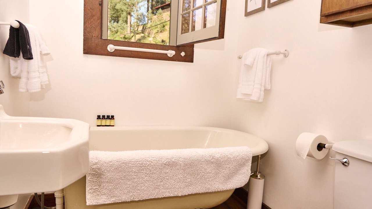 Photo of Bathroom in Cascade