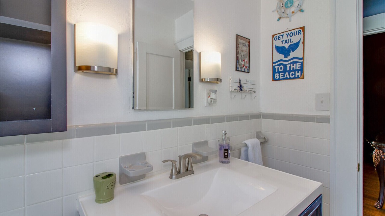 Photo of Bathroom in Willoughby Spit
