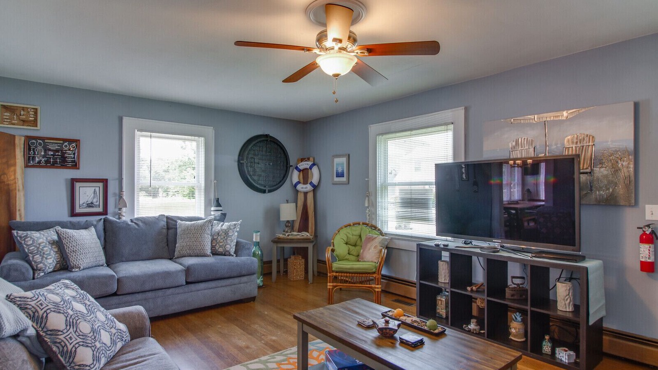 Photo of Bedroom in Willoughby Spit