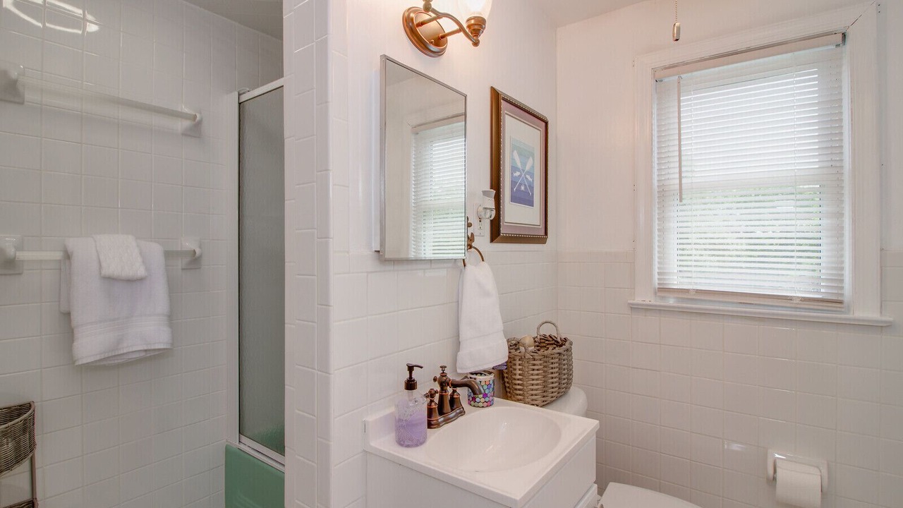 Photo of Bathroom in Willoughby Spit