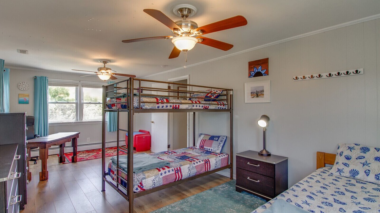 Photo of Bedroom in Willoughby Spit