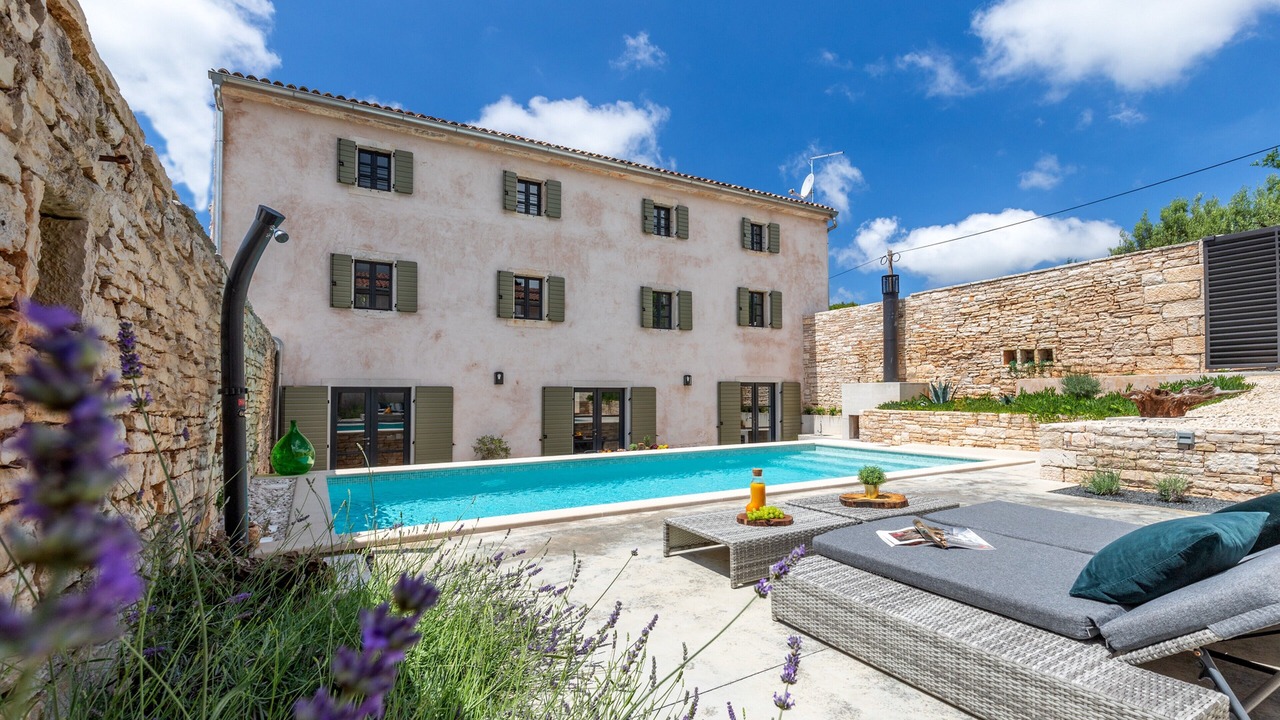 Photo of Outdoor in Golas