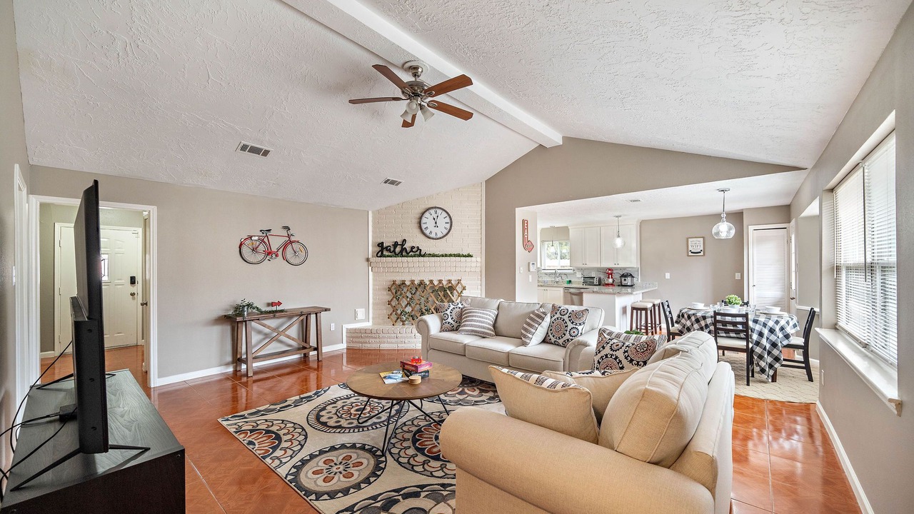 Photo of Livingroom in Greater Fondren Southwest