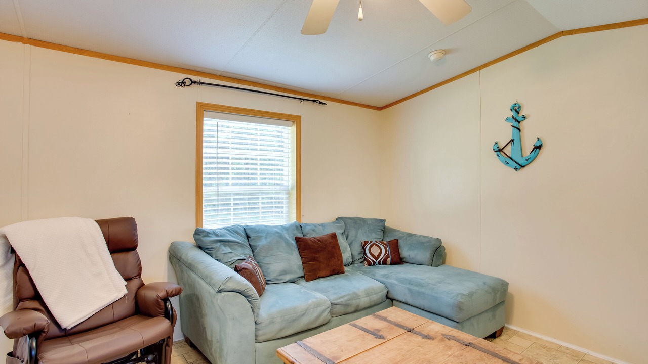 Photo of Livingroom in Mead