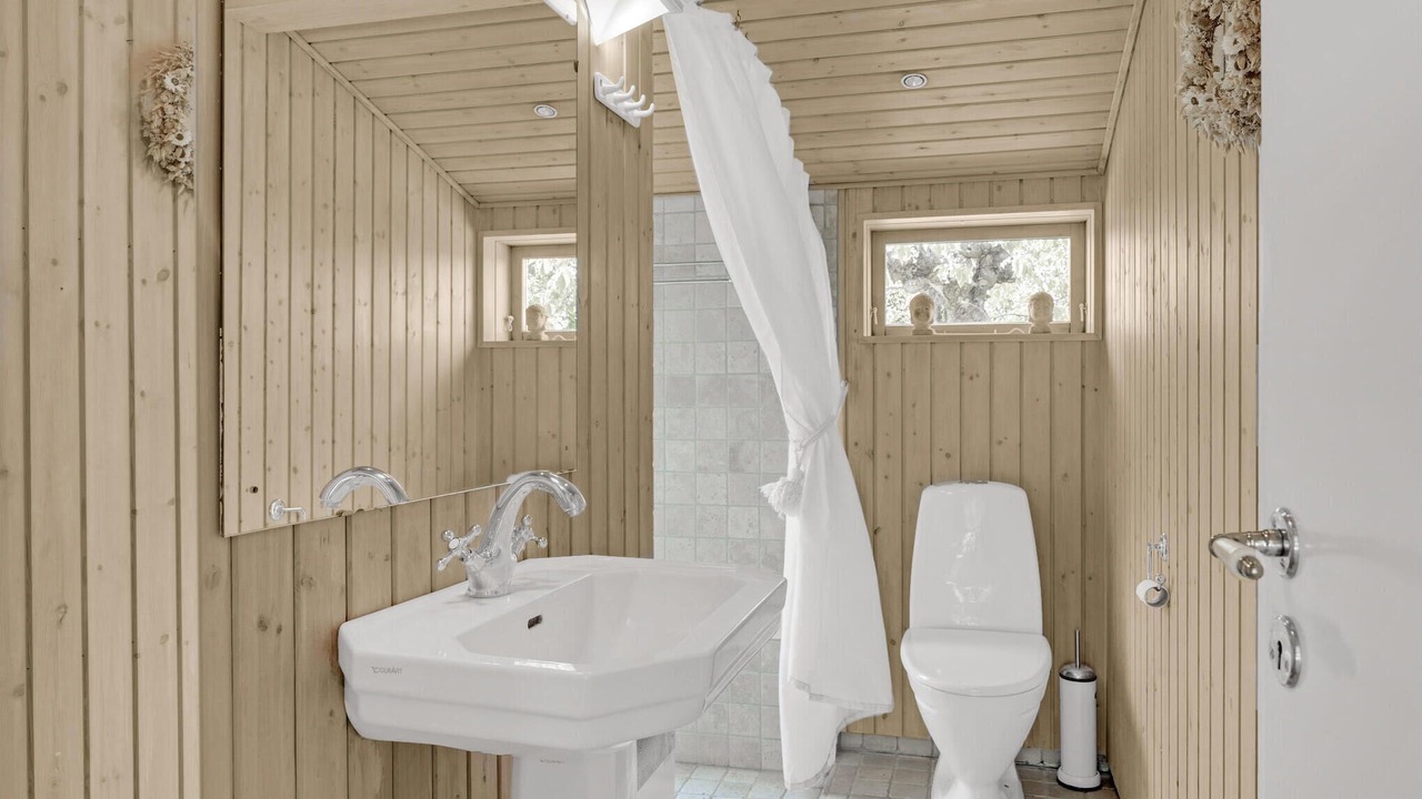 Photo of Bathroom in Holloselund