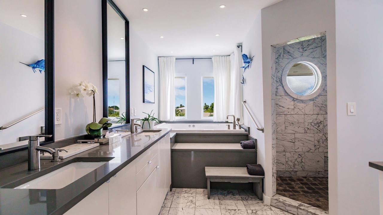 Photo of Bathroom in Marathon