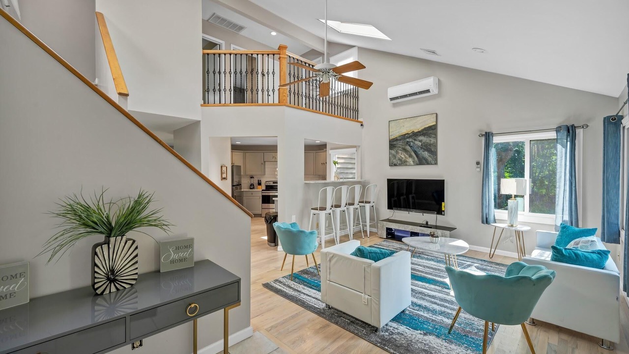 Photo of Livingroom in Middle Hope