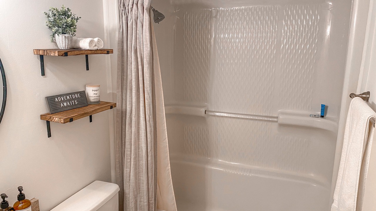Photo of Bathroom in Snowshoe
