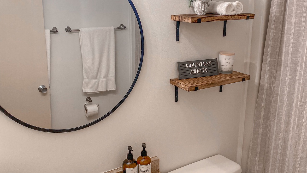 Photo of Bathroom in Snowshoe