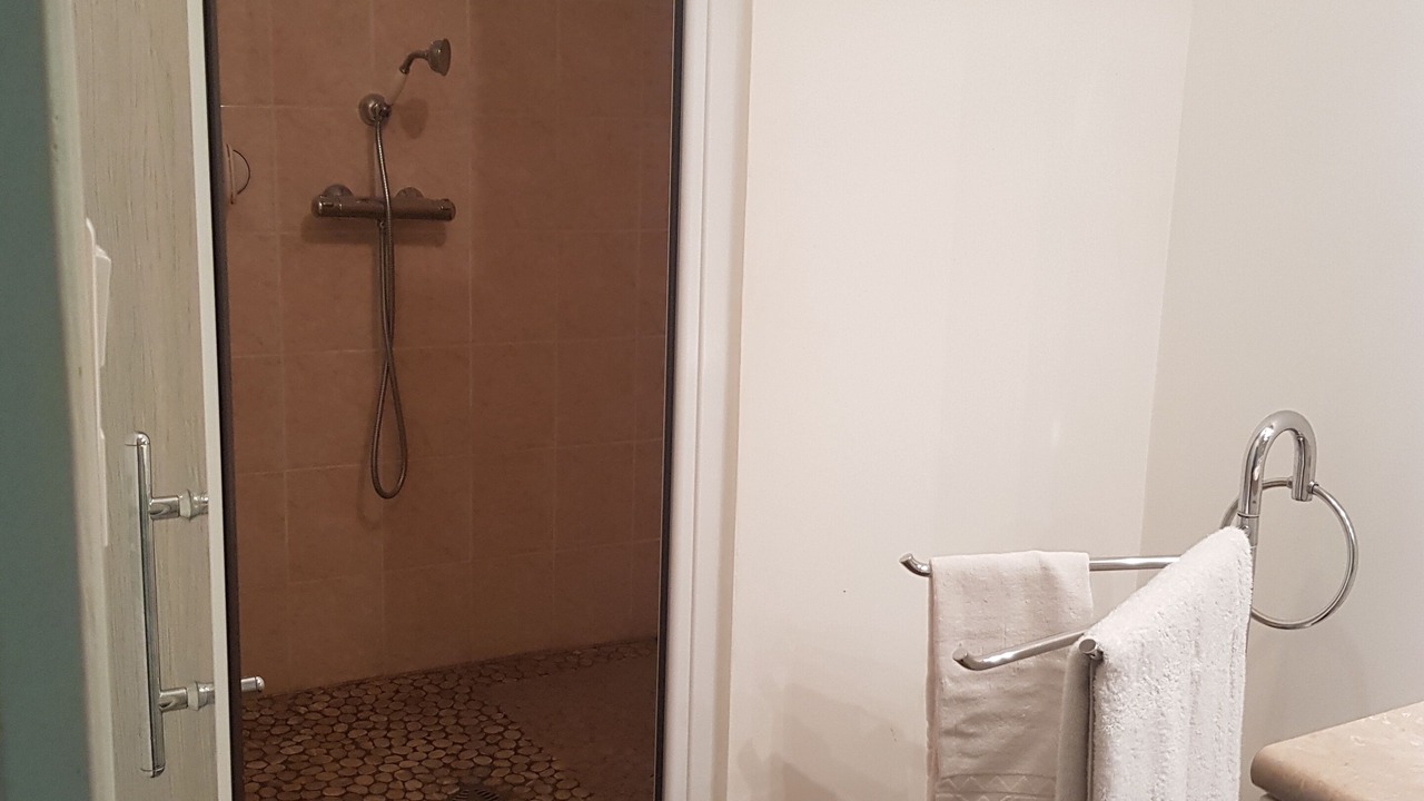 Photo of Bathroom in Nalliers