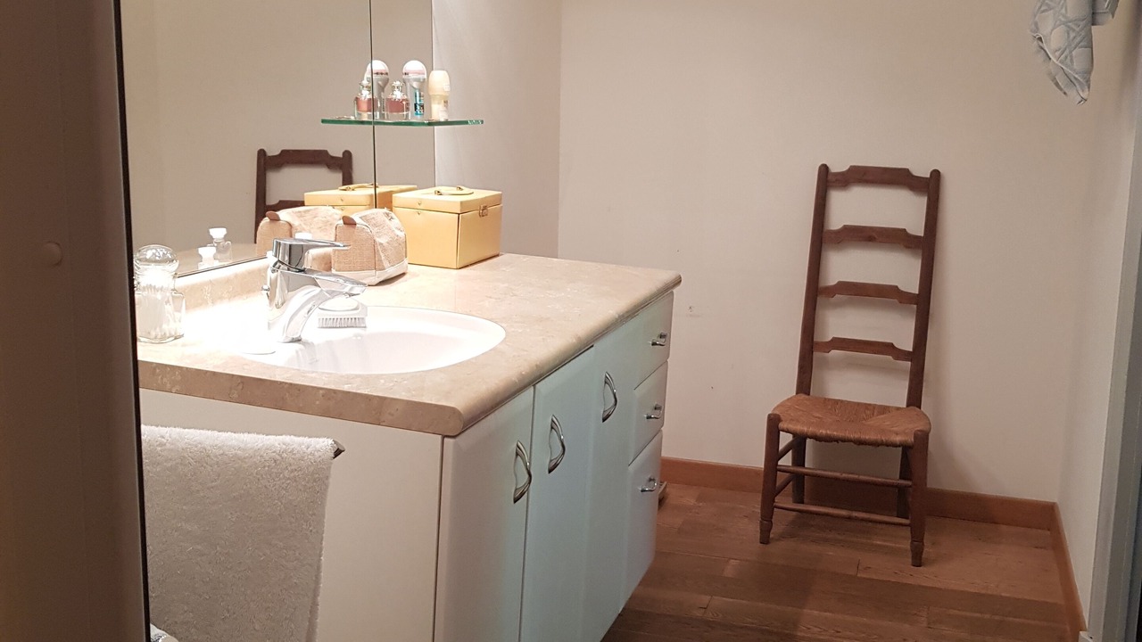 Photo of Bathroom in Nalliers