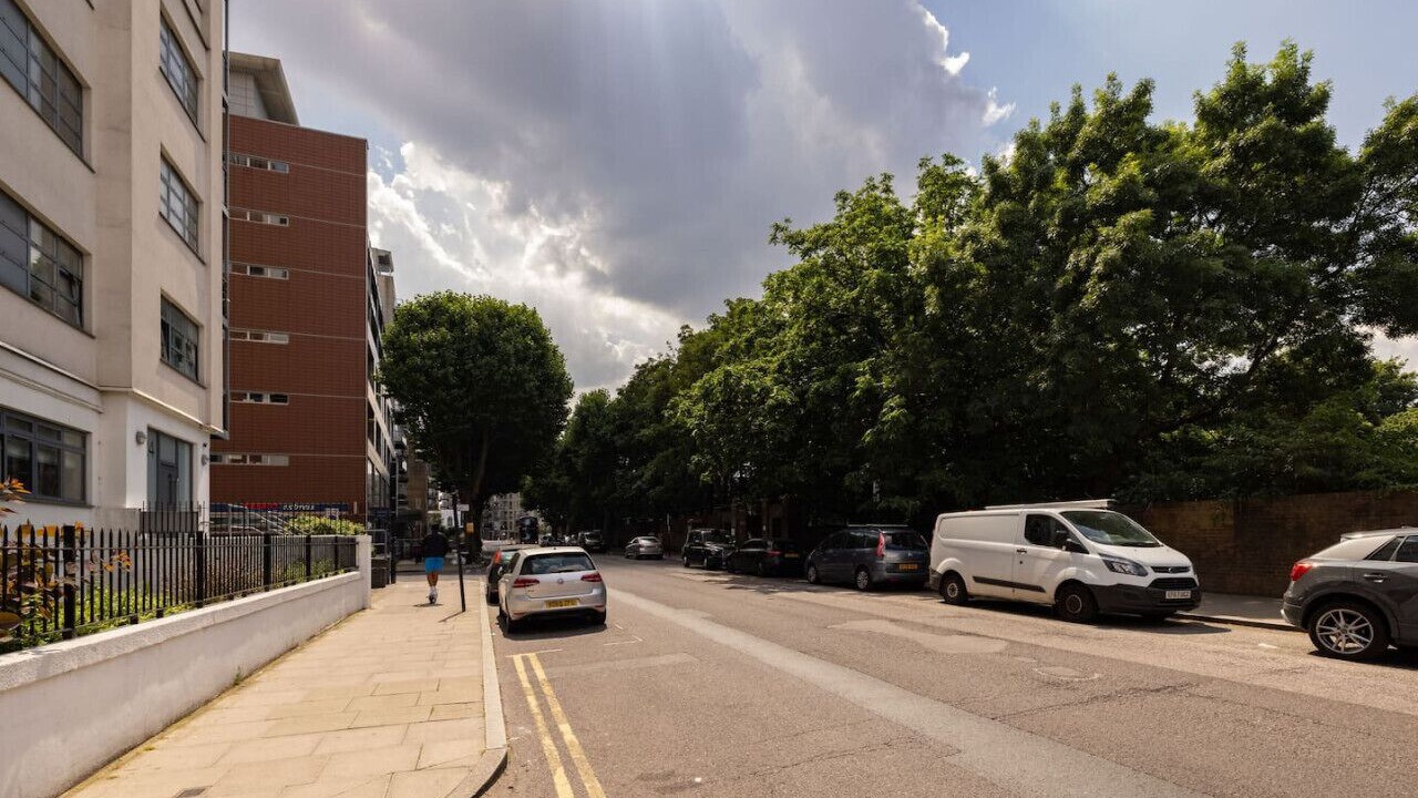 Photo of Others in De Beauvoir