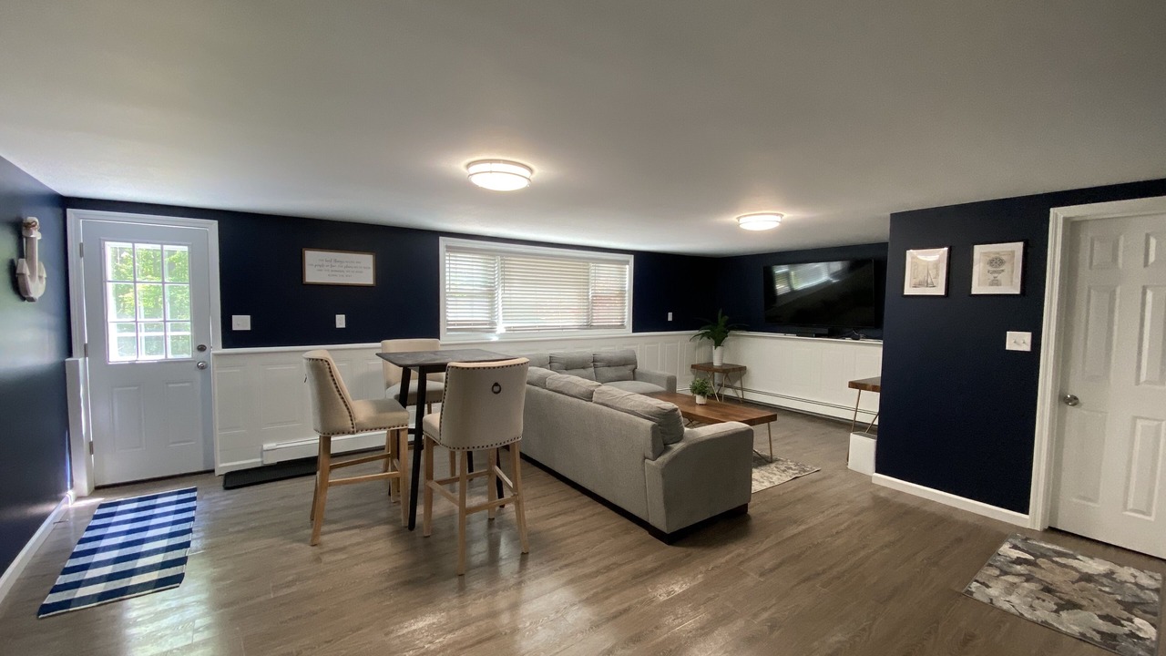 Photo of Livingroom in Old Mystic