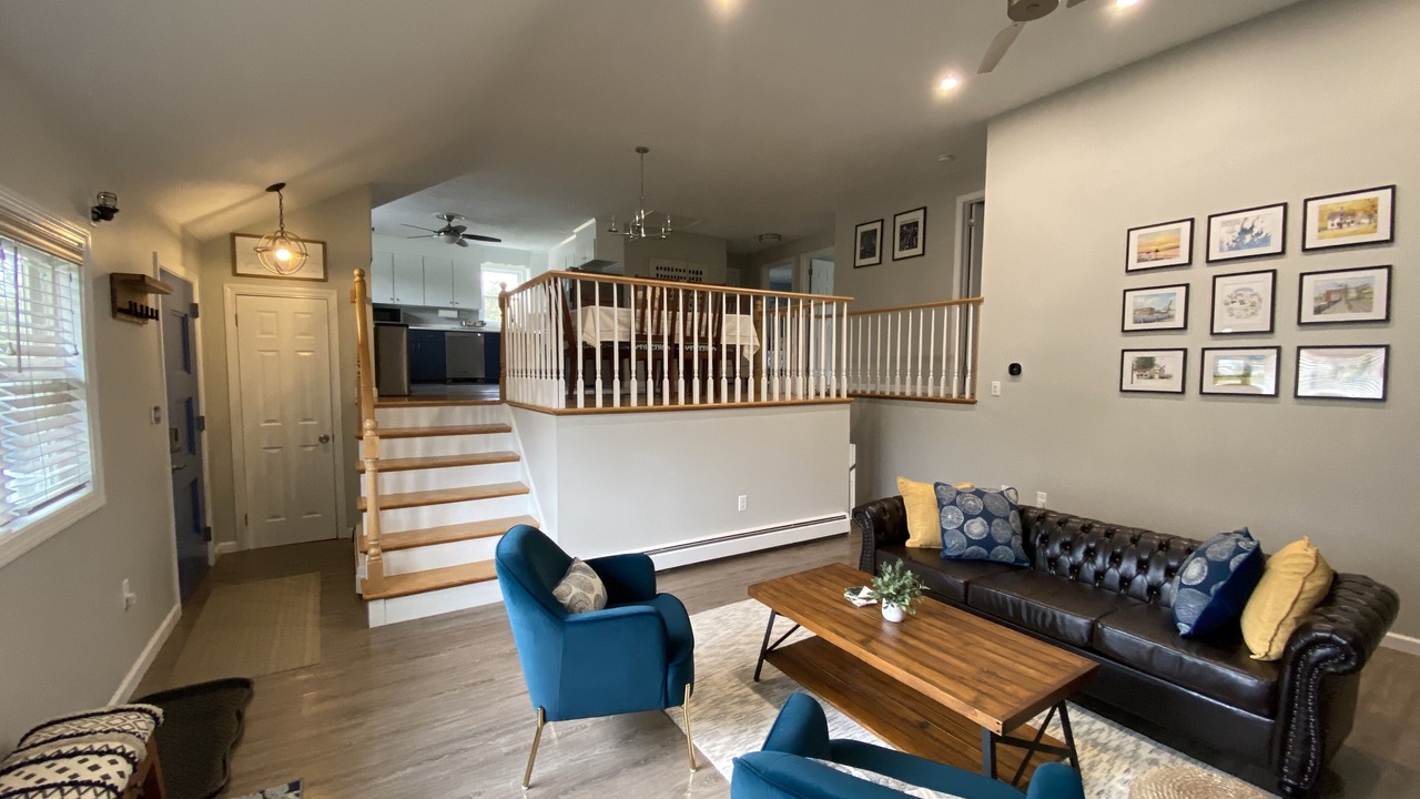 Photo of Livingroom in Old Mystic