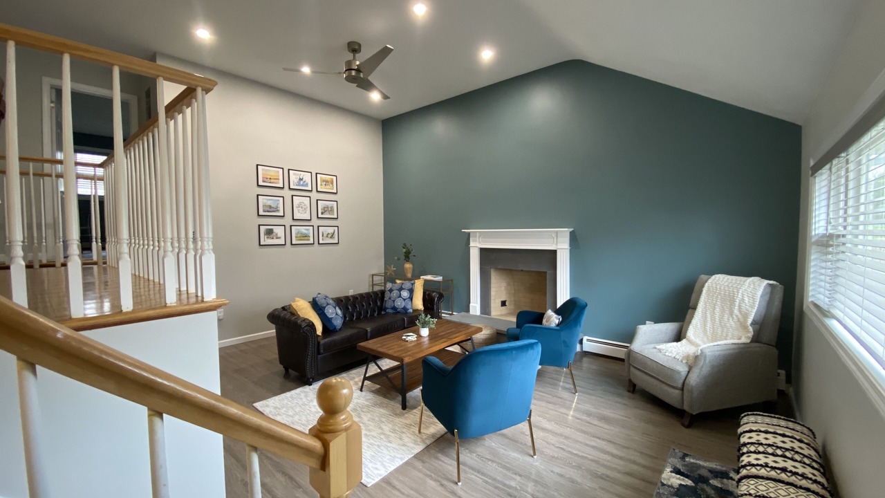 Photo of Livingroom in Old Mystic