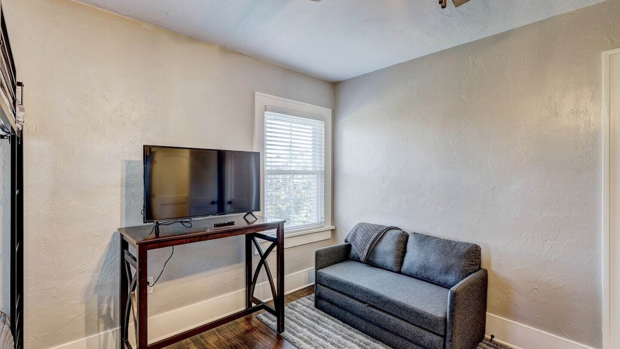 Photo of Livingroom in Lincoln Terrace