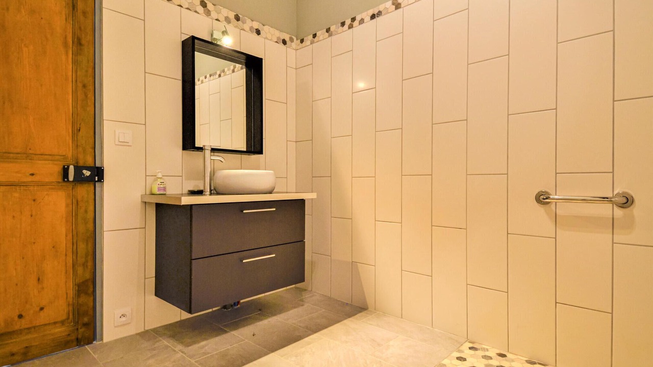 Photo of Bathroom in Mornas