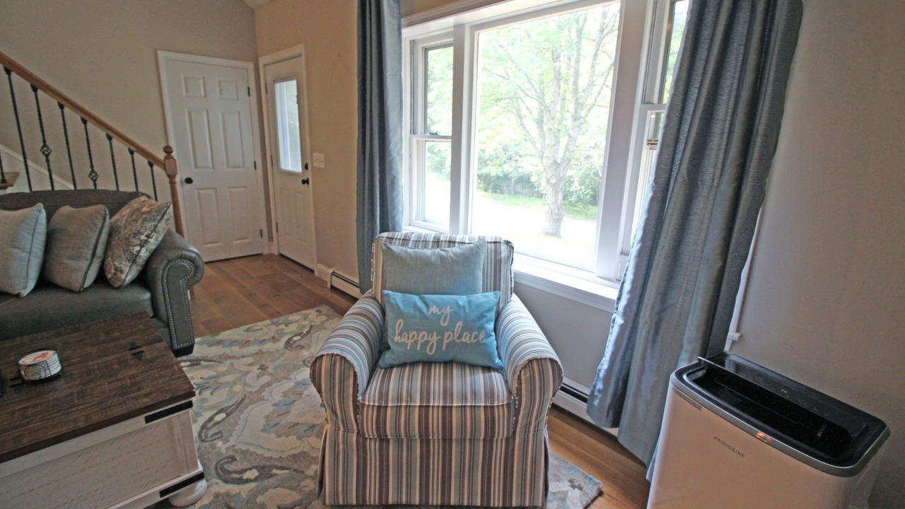 Photo of Livingroom in West Yarmouth