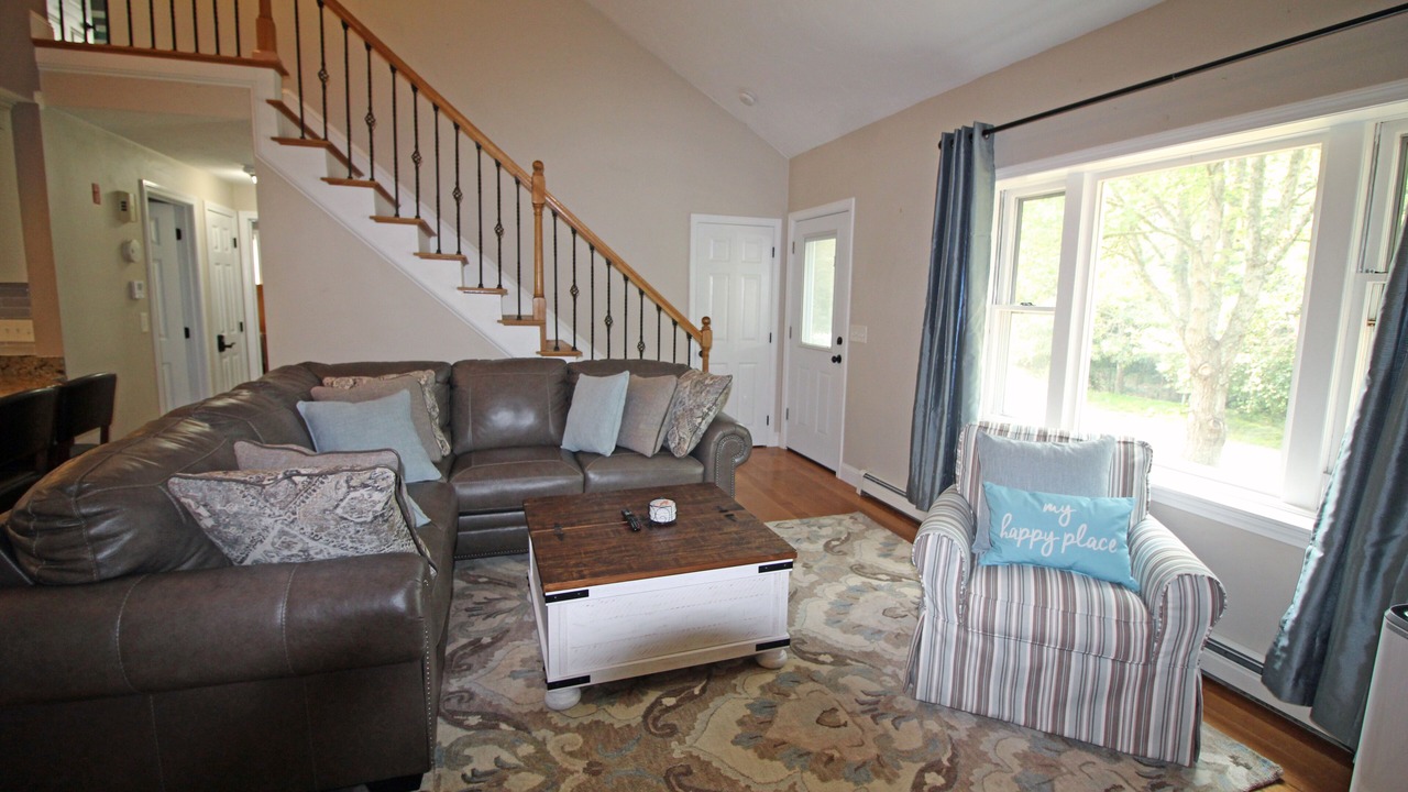 Photo of Livingroom in West Yarmouth