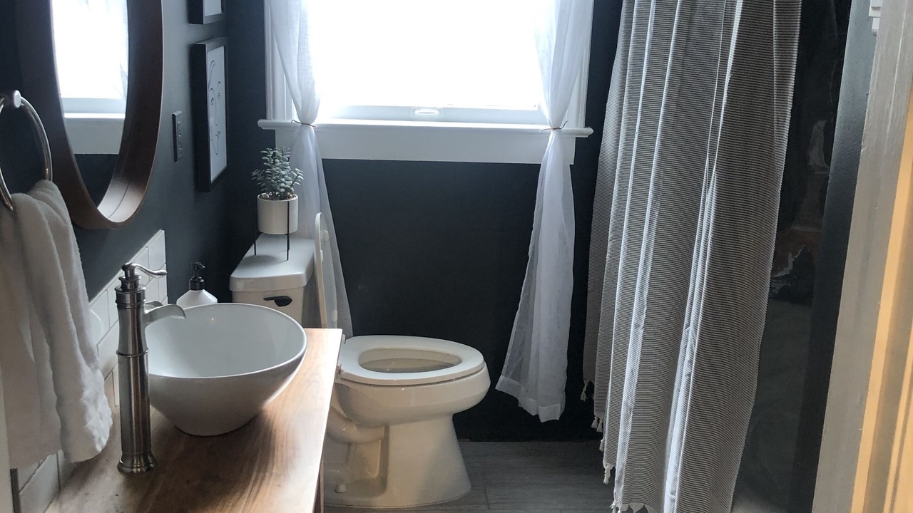 Photo of Bathroom in Cherry Street