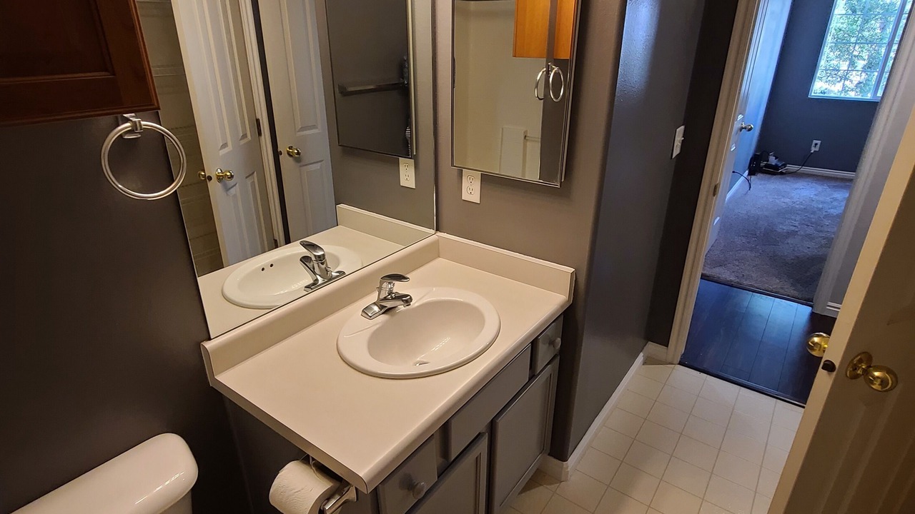 Photo of Bathroom in Lakeview