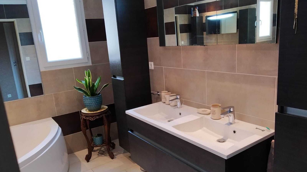 Photo of Bathroom in Saint-Agnant-de-Versillat