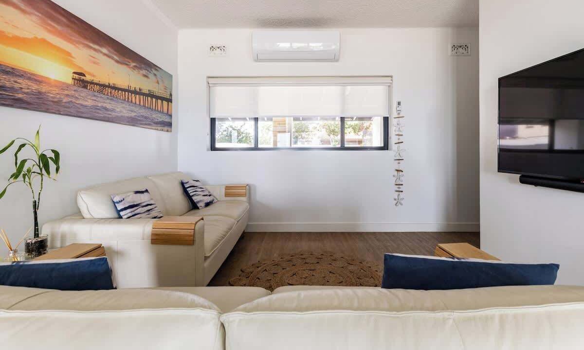 Photo of Livingroom in Semaphore Park