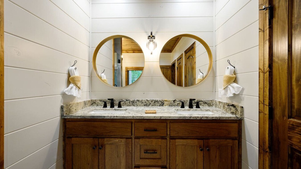 Photo of Bathroom in Broken Bow