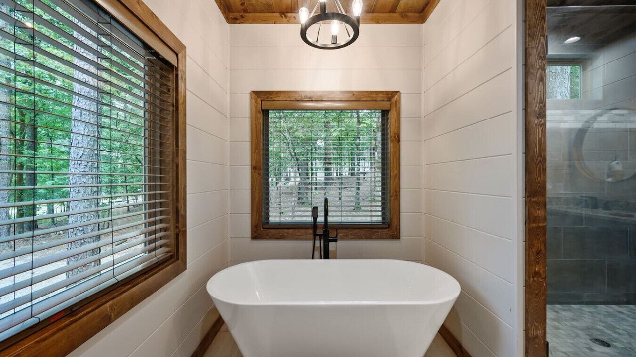Photo of Bathroom in Broken Bow
