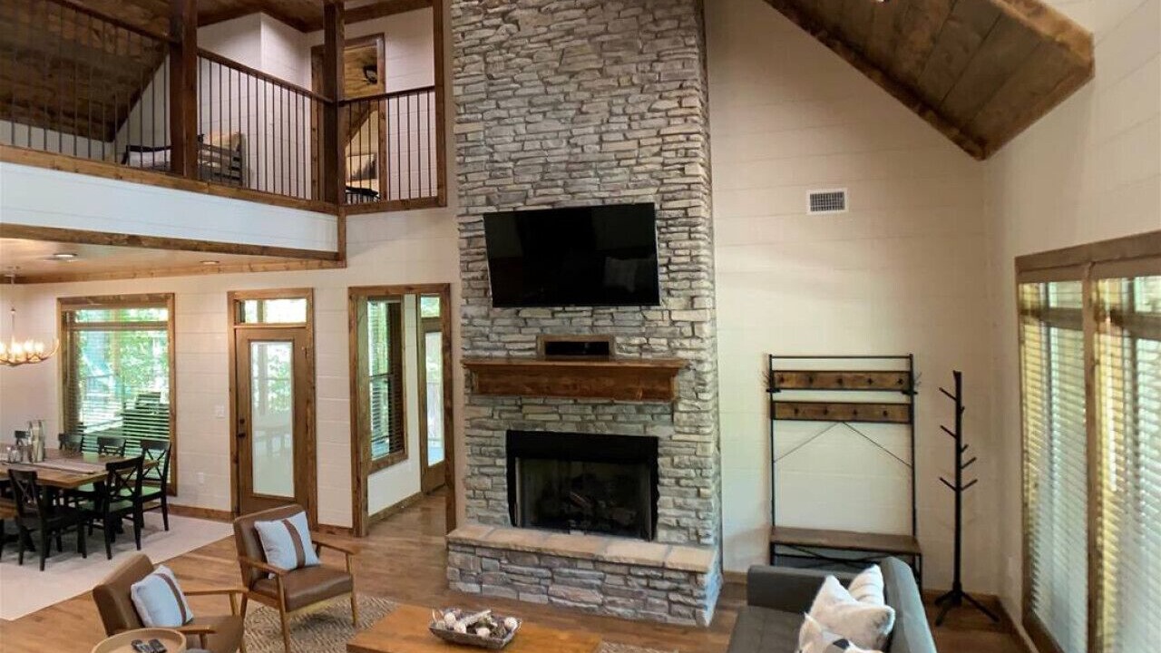 Photo of Livingroom in Broken Bow
