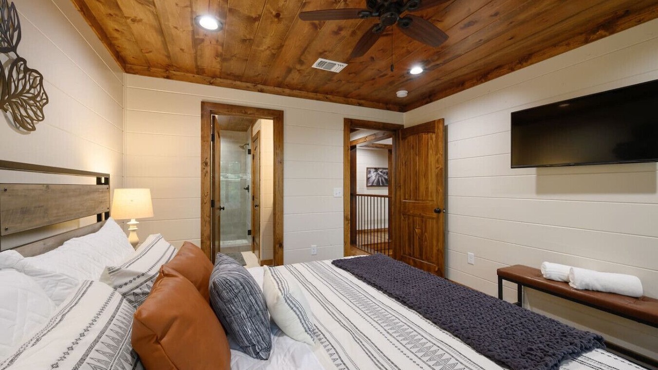 Photo of Bedroom in Broken Bow
