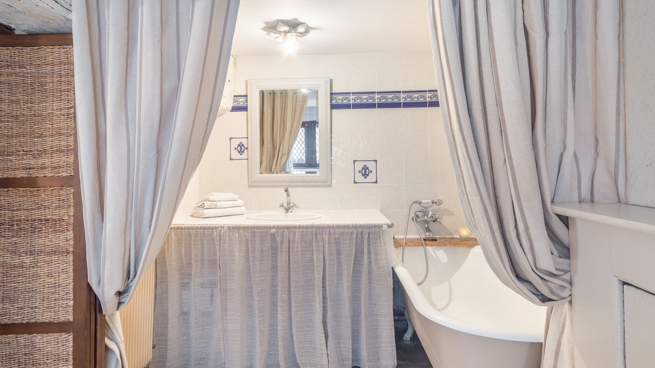 Photo of Bathroom in Dinan