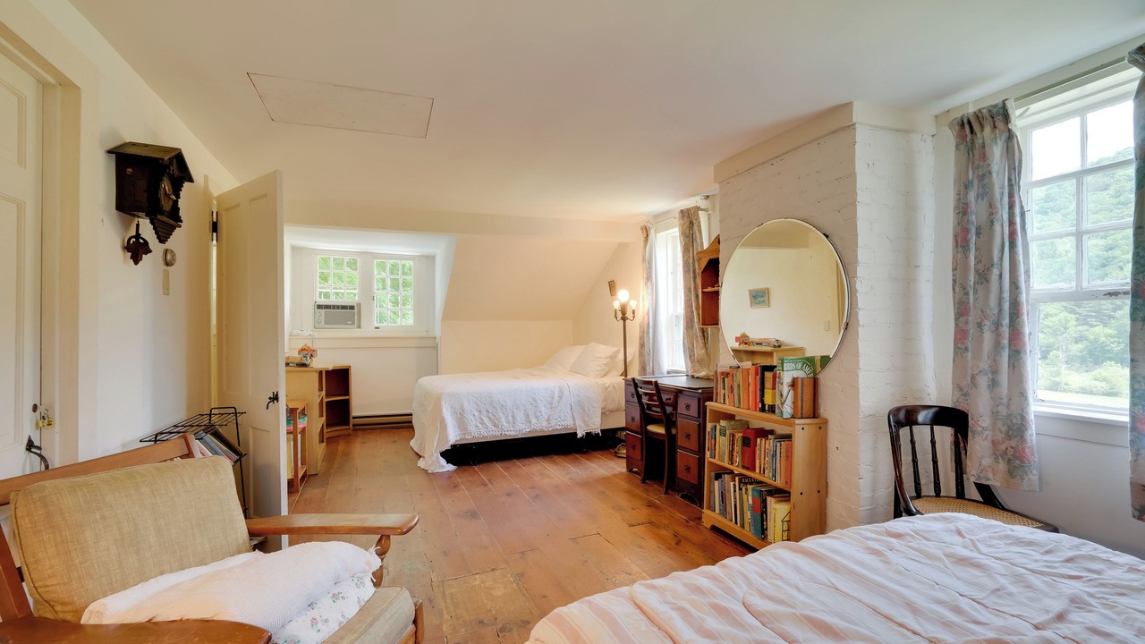 Photo of Bedroom in Salem