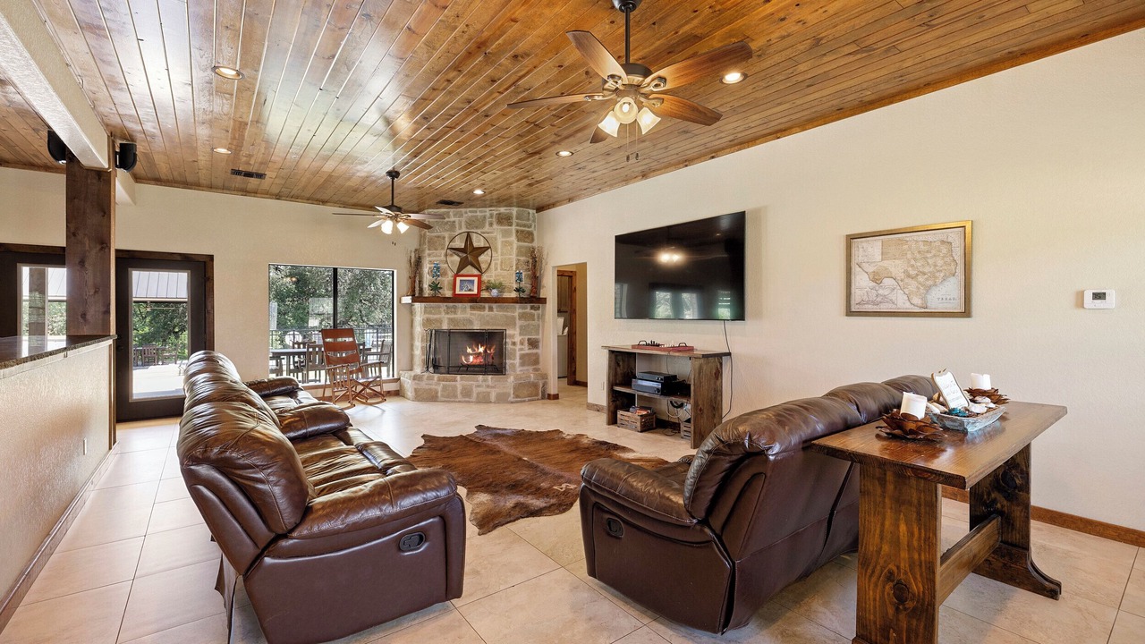 Photo of Livingroom in Concan