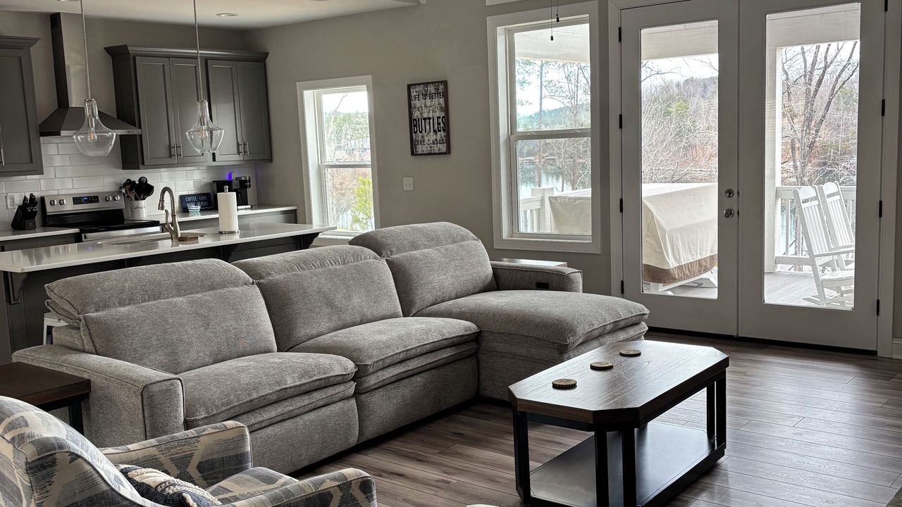 Photo of Livingroom in Six Mile