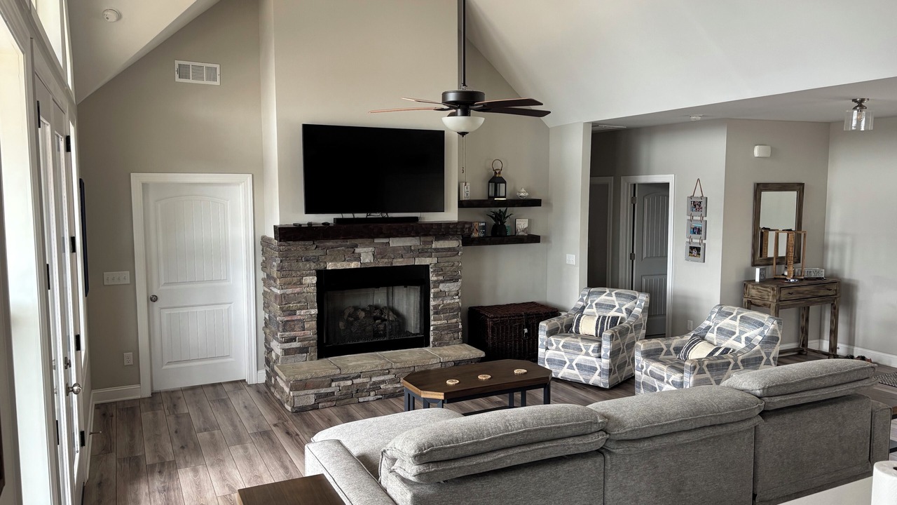 Photo of Livingroom in Six Mile