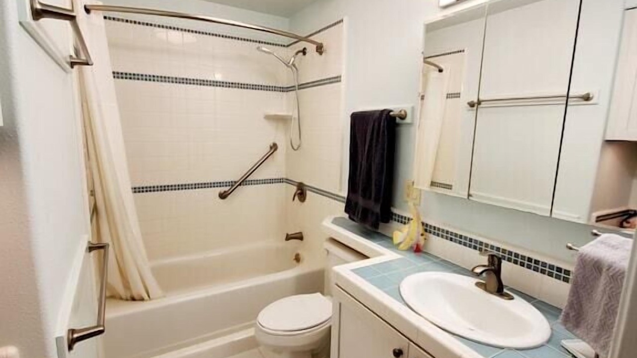 Photo of Bathroom in Ualapue